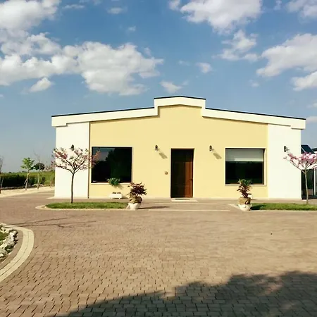 Bed & Breakfast Masseria Chinunno 4*