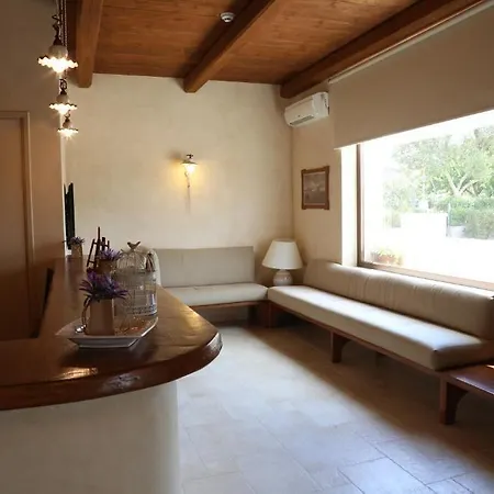 Bed & Breakfast Masseria Chinunno 4*