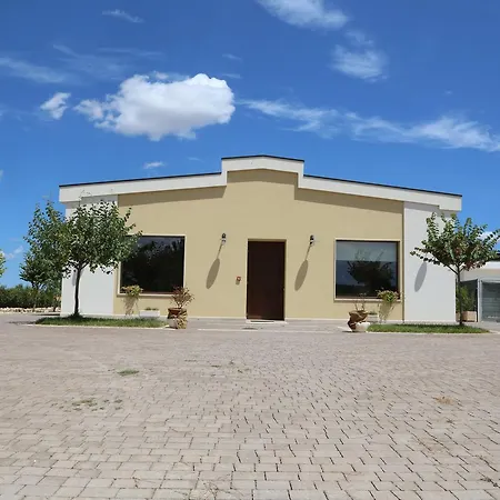 Masseria Chinunno Bed & Breakfast 4*